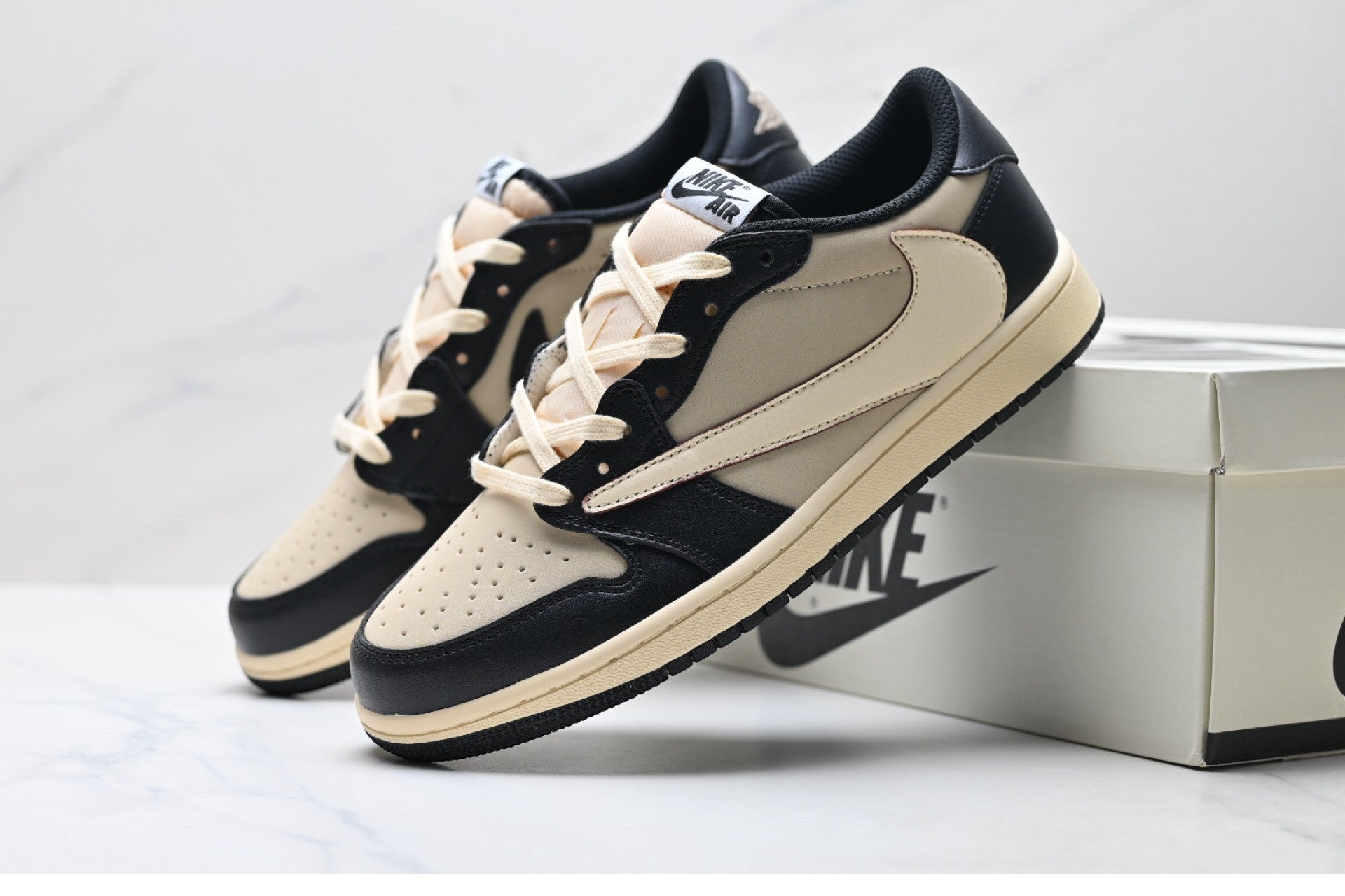 Air Jordan 1 LOW OG SP  x Travis Scott Pale Vanilla